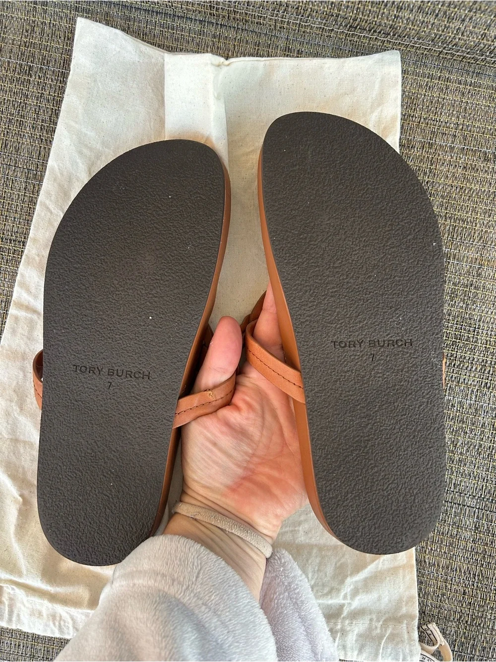 Tory Burch size 7 Miller Cloud Brown Leather Logo Thong Sandals Bourbon Miele